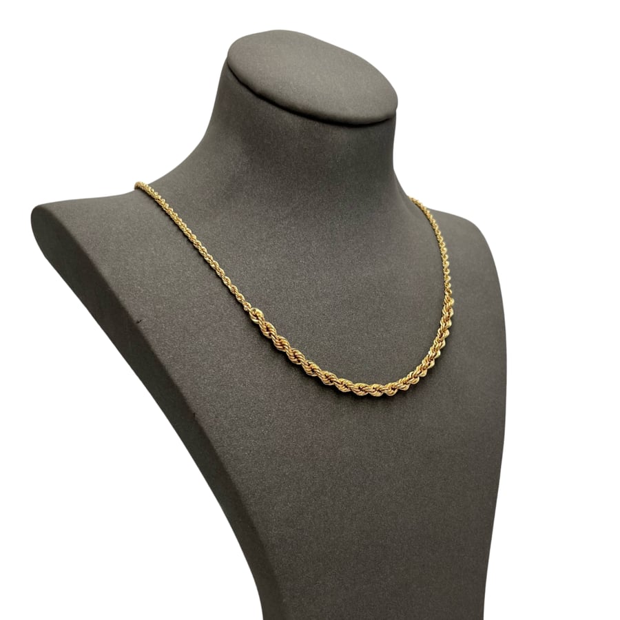 Gold necklace 18 karat weight 2.65g