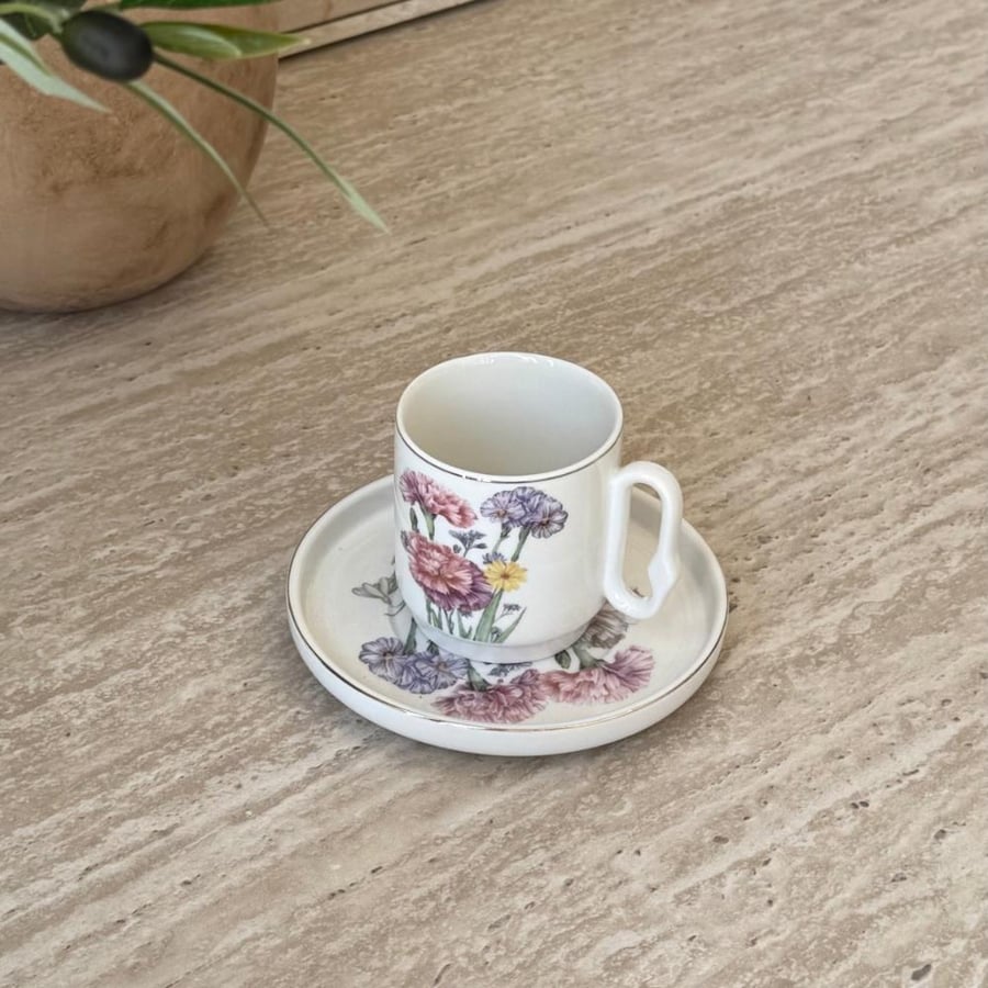 A cup with the plate