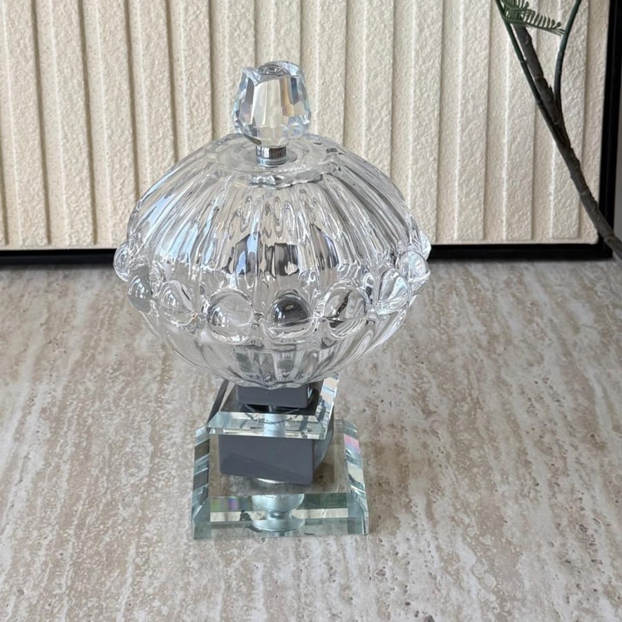 سكريه زجاج بغطاء