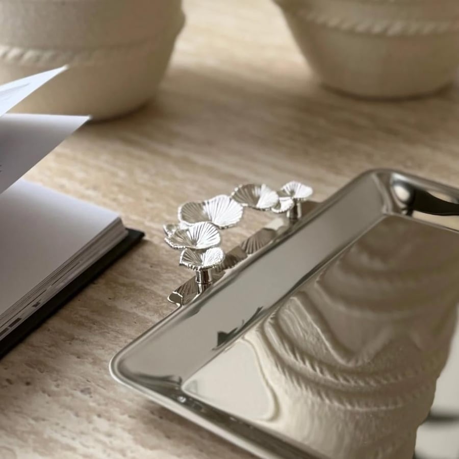Serving tray