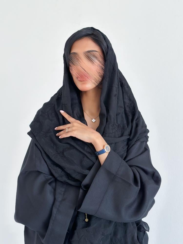 طرحة مطرزة اسود