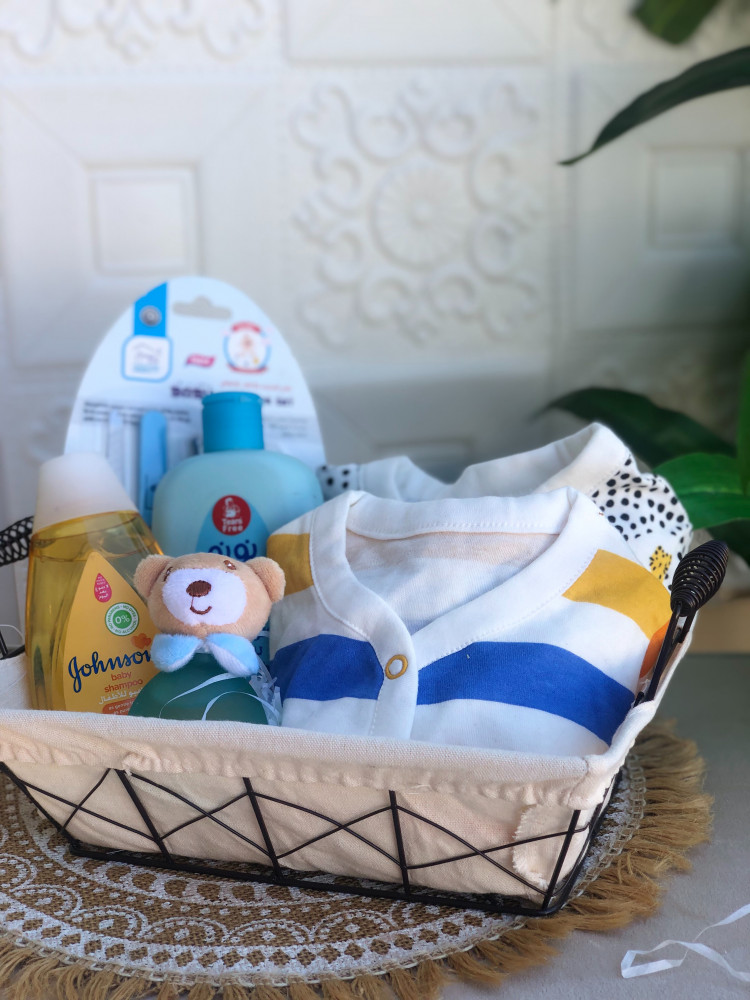 Nunu is cute - 2 bibs