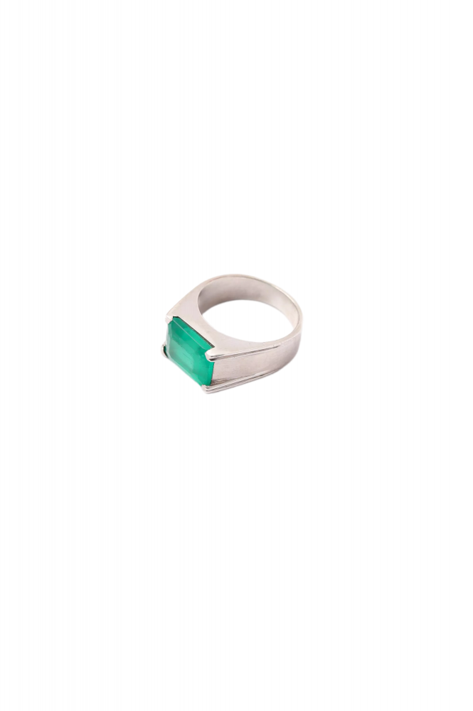 Silver ring 925 karat with emerald stone treated
