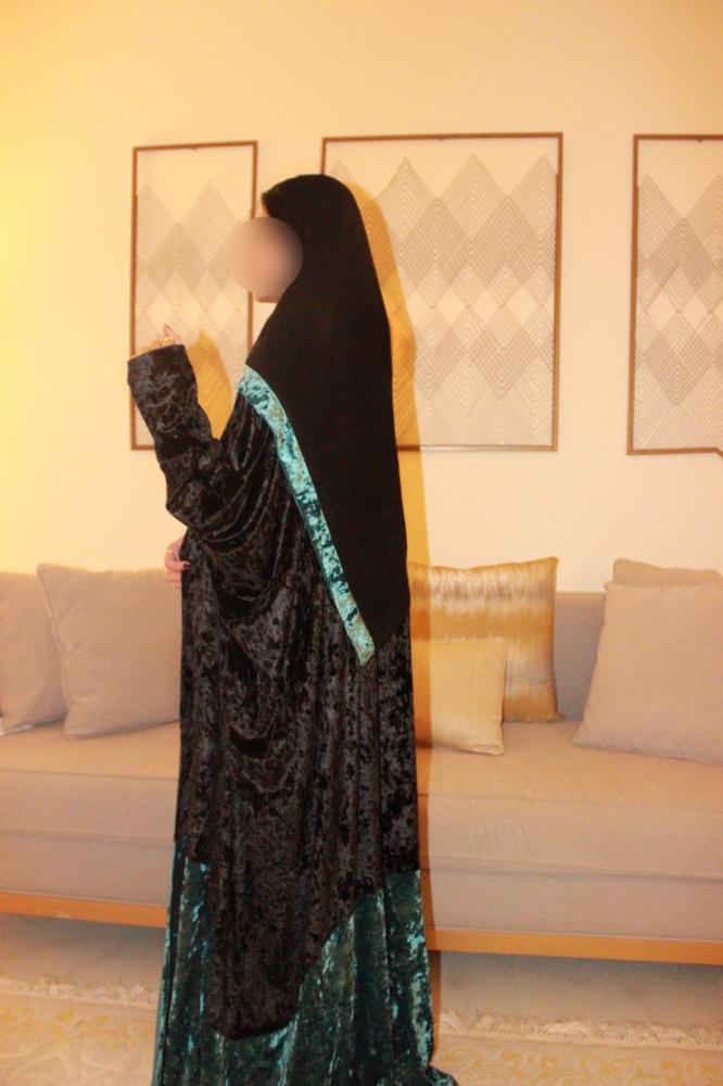 Wavy black velvet with Turquoise