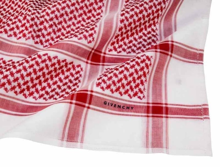 عرض شهر الخير : بكج التميز 3 اشمغة : 1رسمي 2025 + 2جيفنشي كلاسيك 2026