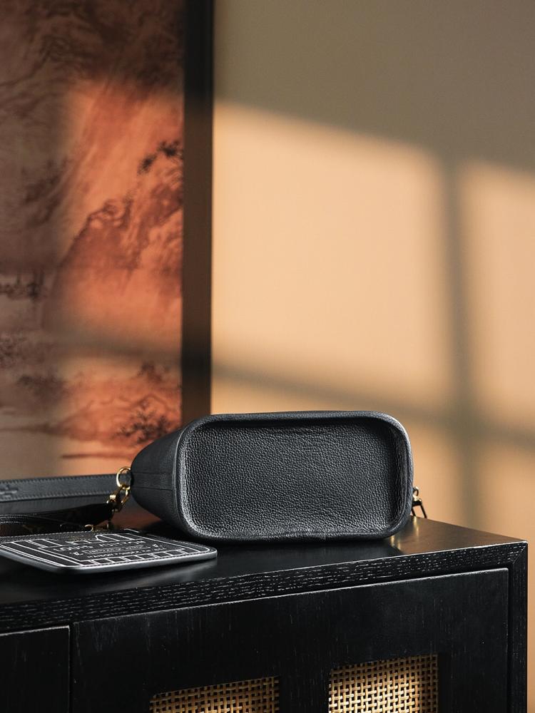 حقيبة Neverfull BB من لويس فيتون
