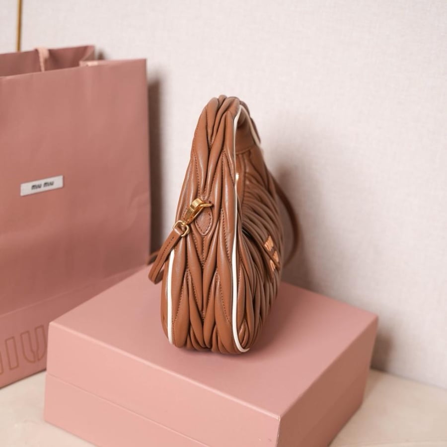 حقيبة miumiu wander