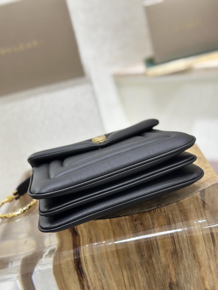 حقيبة SERPENTI REVERSE من بولغاري