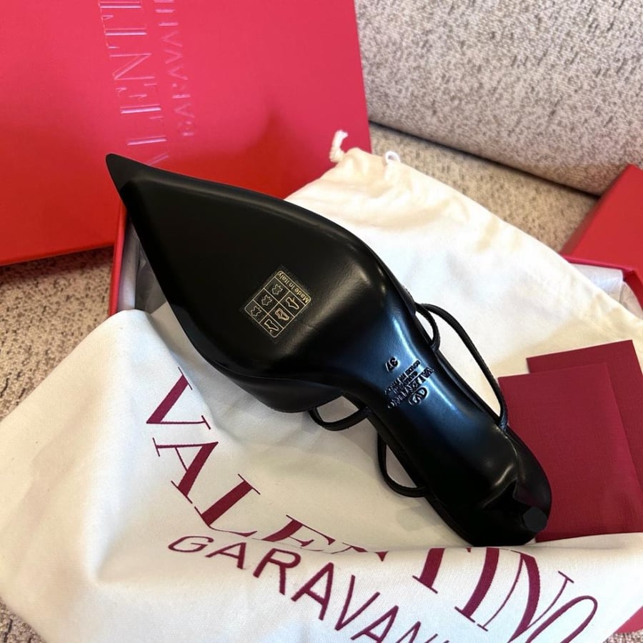 حذاء Garavani Rockstud من فالنتينو