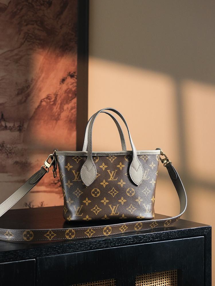 حقيبة Neverfull BB من لويس فيتون