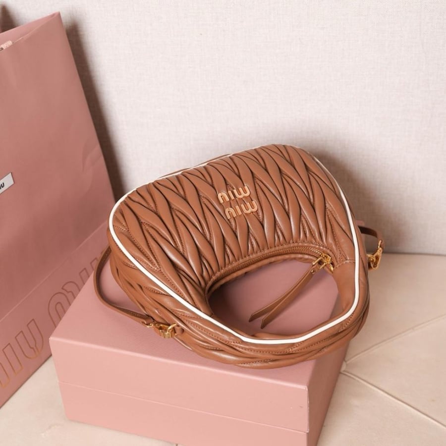 حقيبة miumiu wander