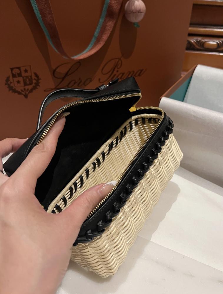 حقيبة لوروبيانا اكسترا بوكيت East-west wicker