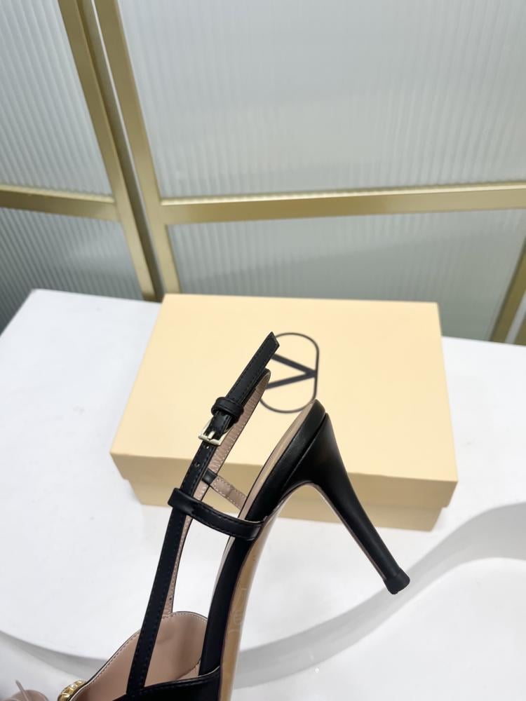 حذاء Vlogo Signature Slingback من فالنتينو