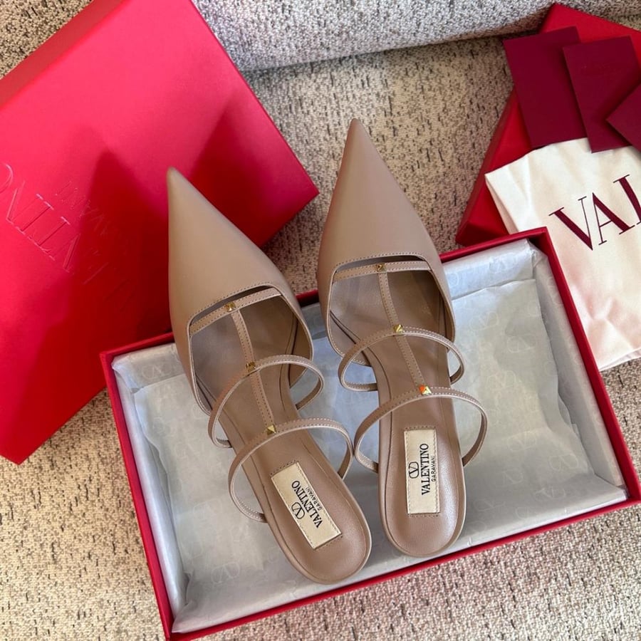 حذاء Garavani Rockstud من فالنتينو