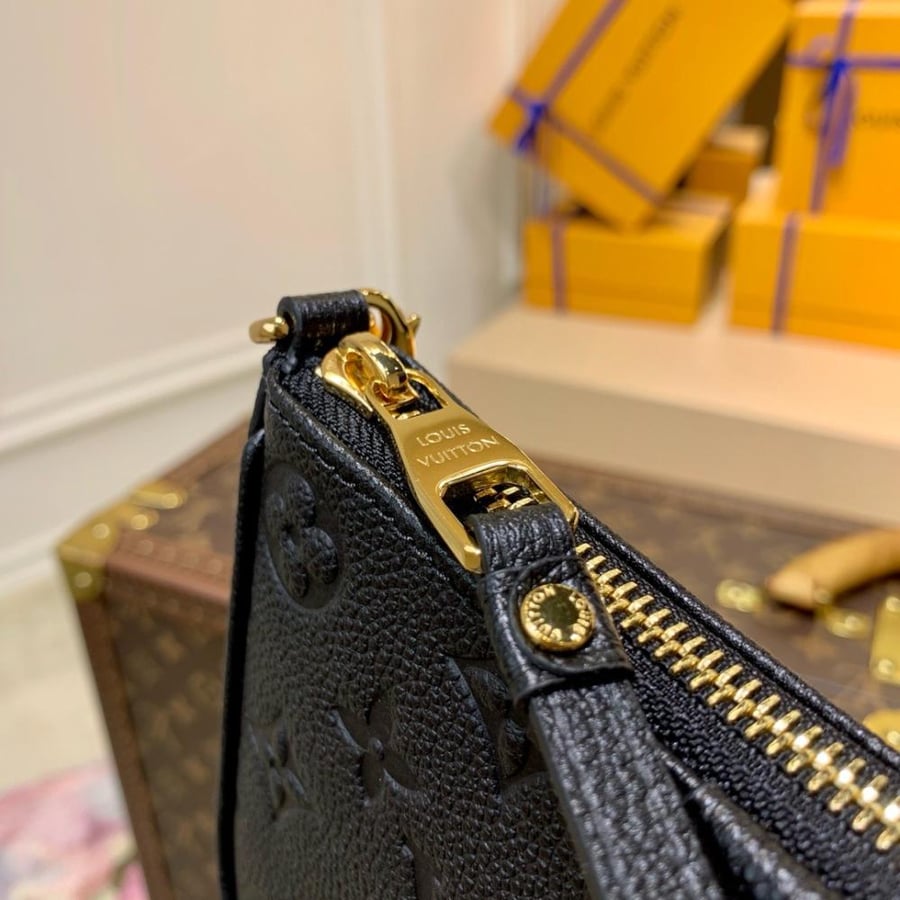 حقيبة Easy pouch من لويس فيتون