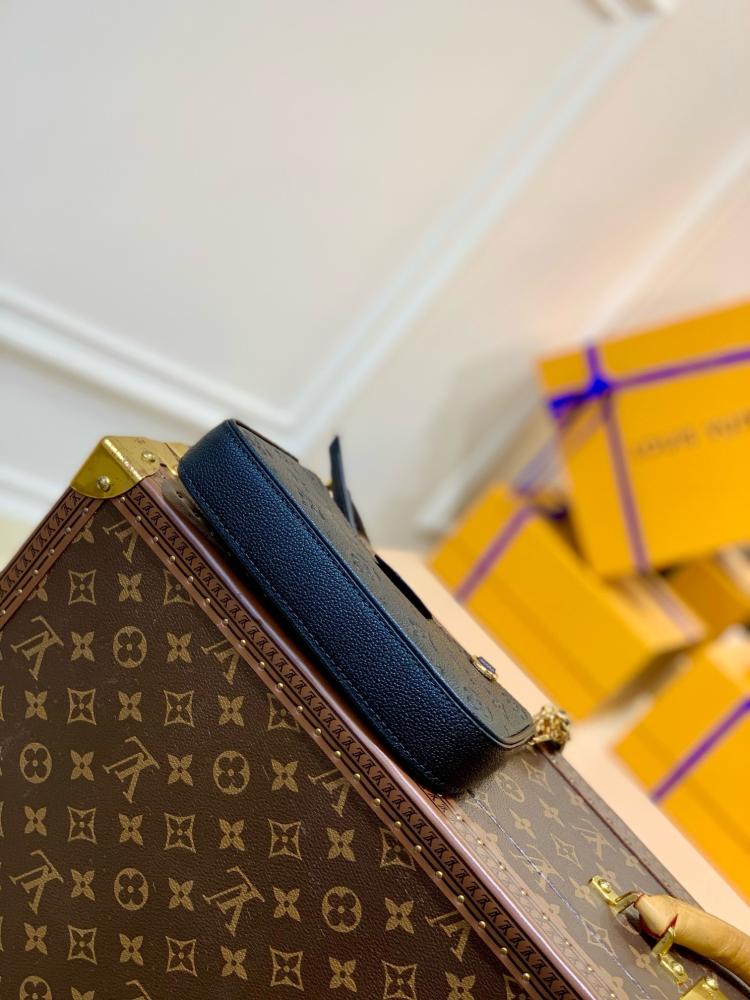 حقيبة Easy pouch من لويس فيتون