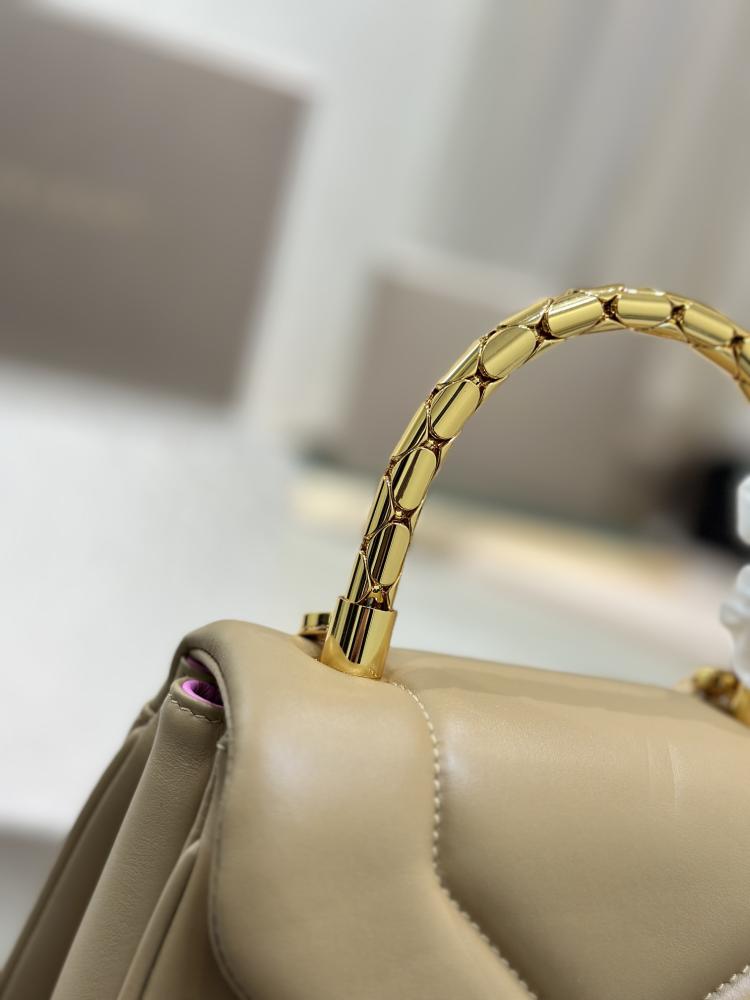 حقيبة SERPENTI REVERSE من بولغاري