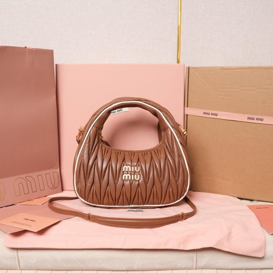حقيبة miumiu wander