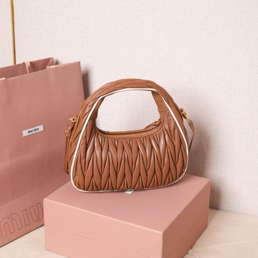 حقيبة miumiu wander