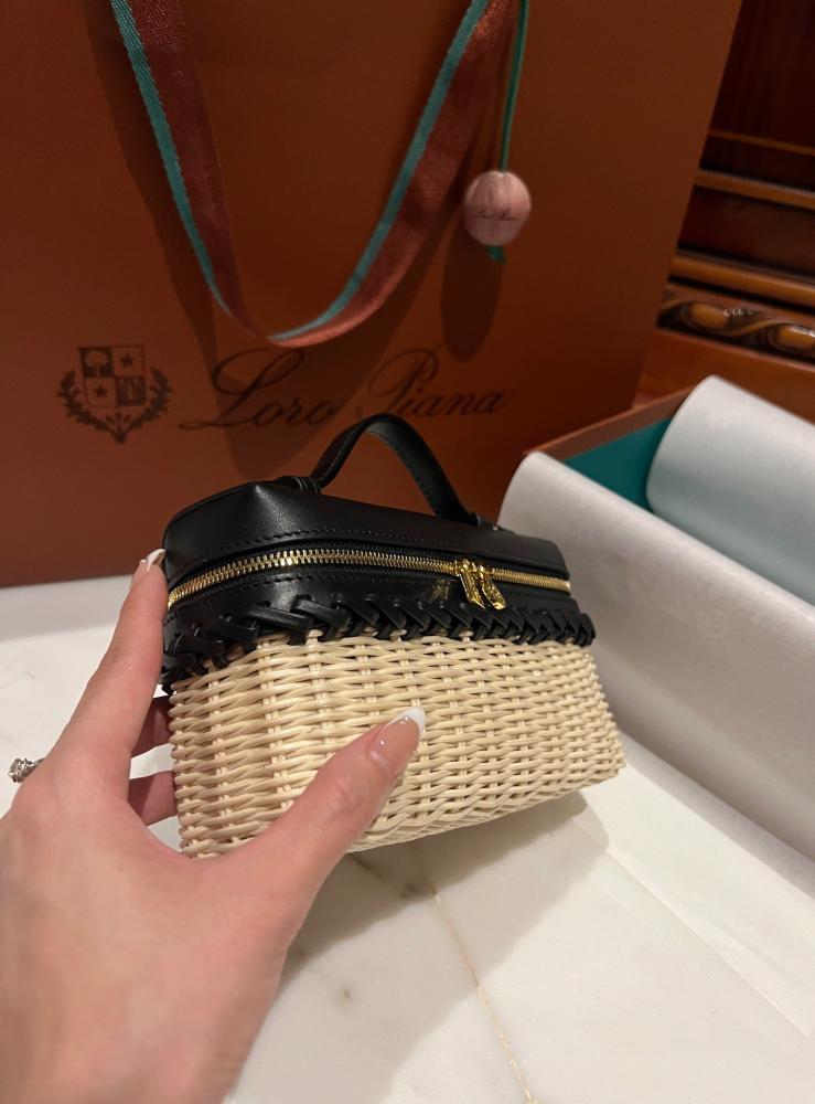حقيبة لوروبيانا اكسترا بوكيت East-west wicker