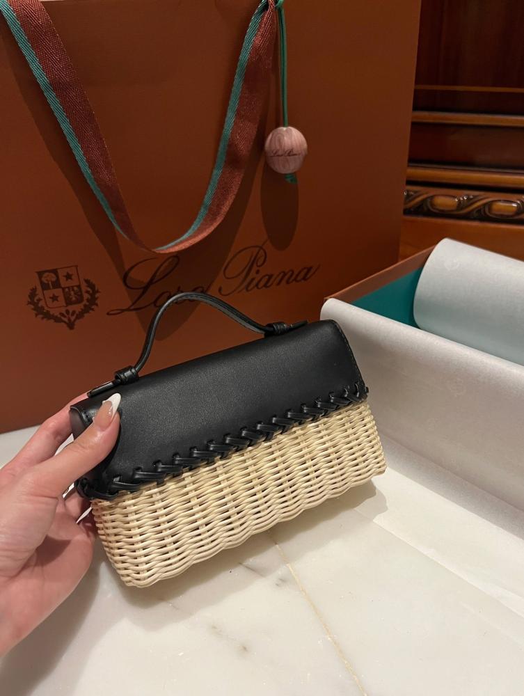 حقيبة لوروبيانا اكسترا بوكيت East-west wicker