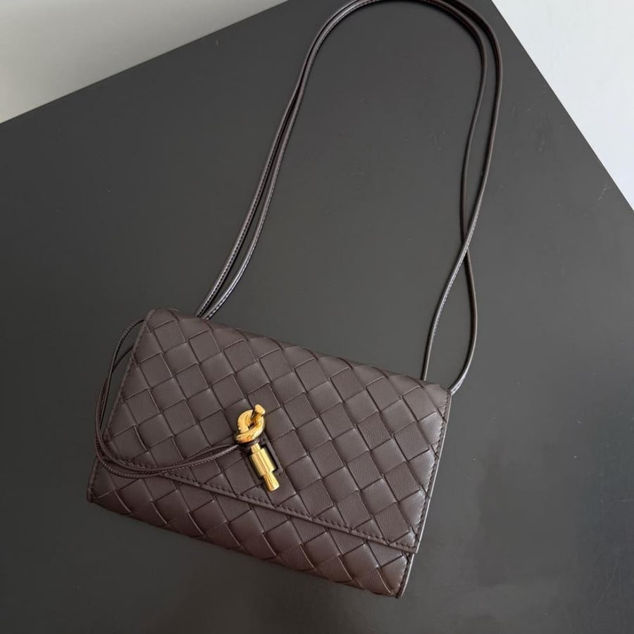 حقيبة Andiamo pouch من بوتيغا