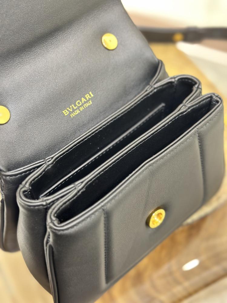 حقيبة SERPENTI REVERSE من بولغاري