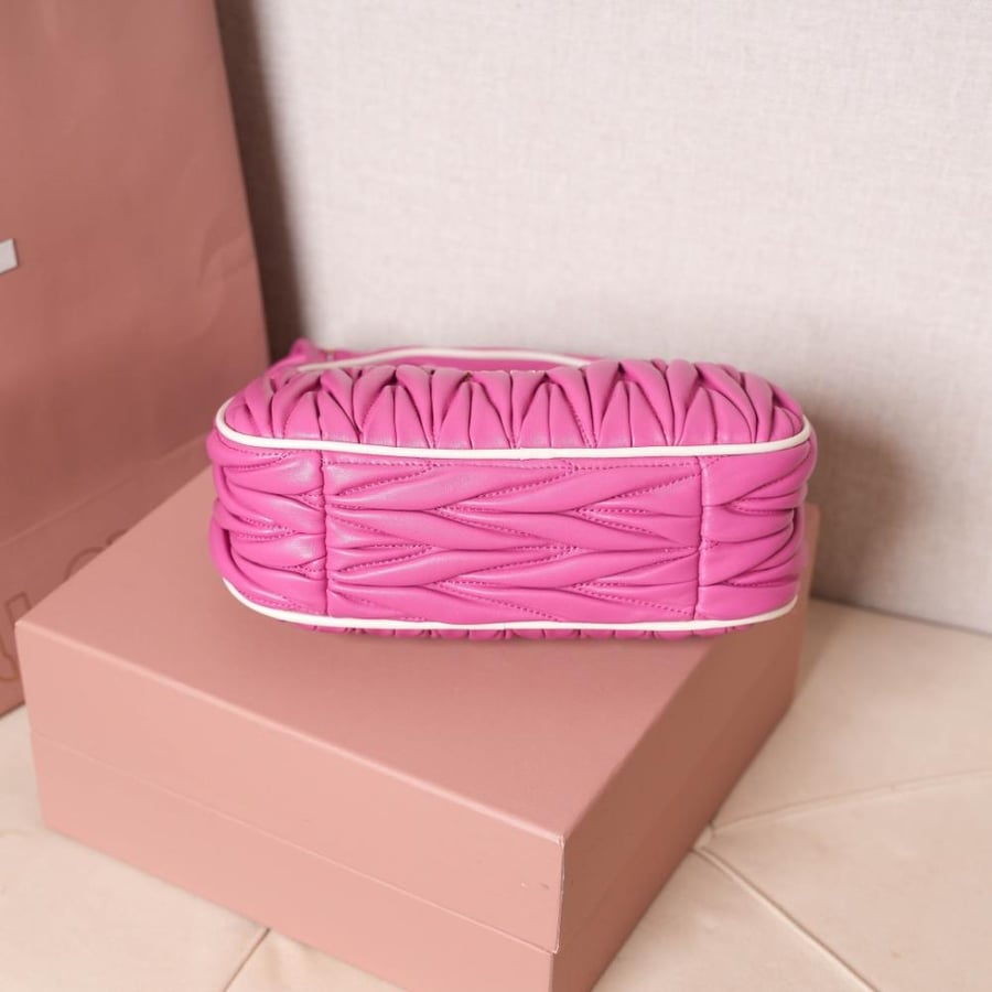 حقيبة miumiu wander