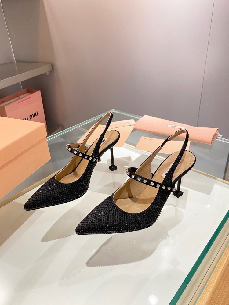 حذاء بكعب عالي من miumiu
