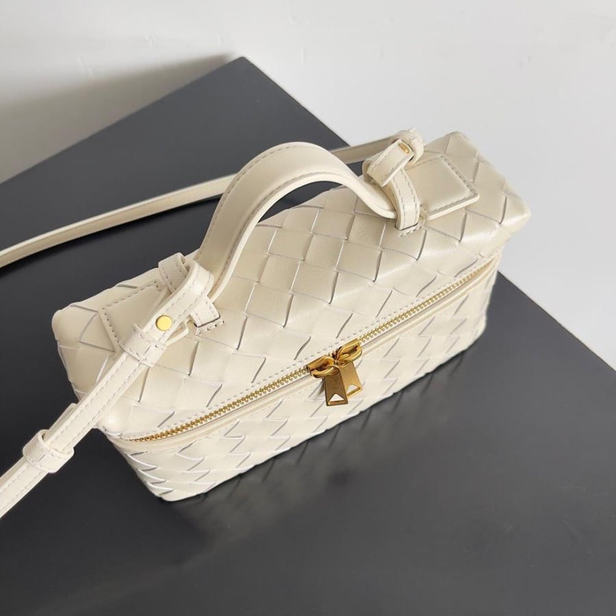 حقيبة Vanity Case من بوتيغا