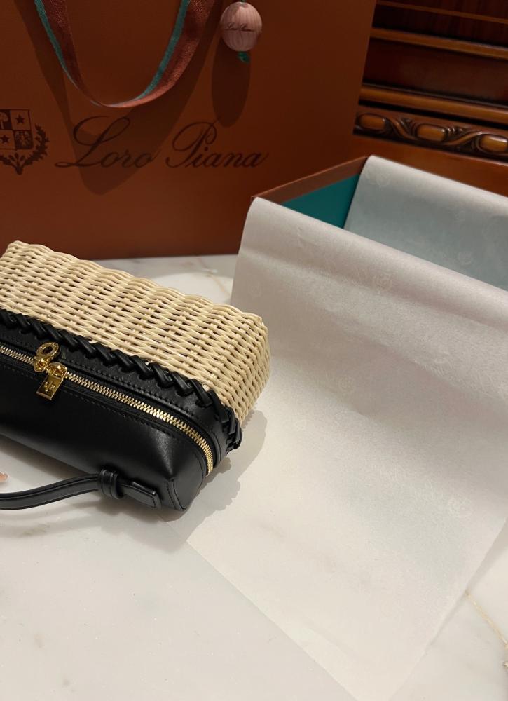 حقيبة لوروبيانا اكسترا بوكيت East-west wicker