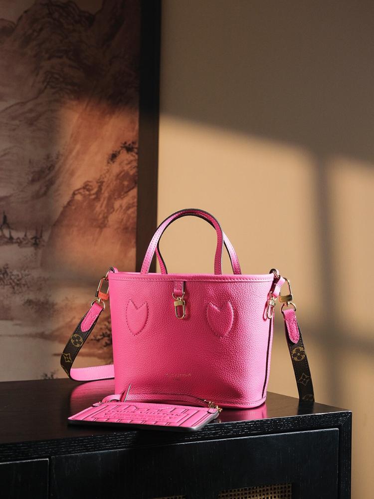 حقيبة Neverfull BB من لويس فيتون