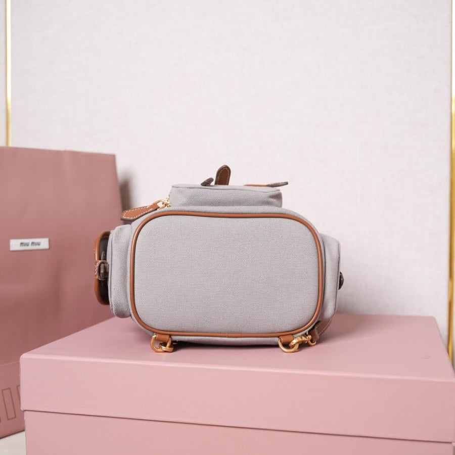 حقيبة backpack من ميوميو