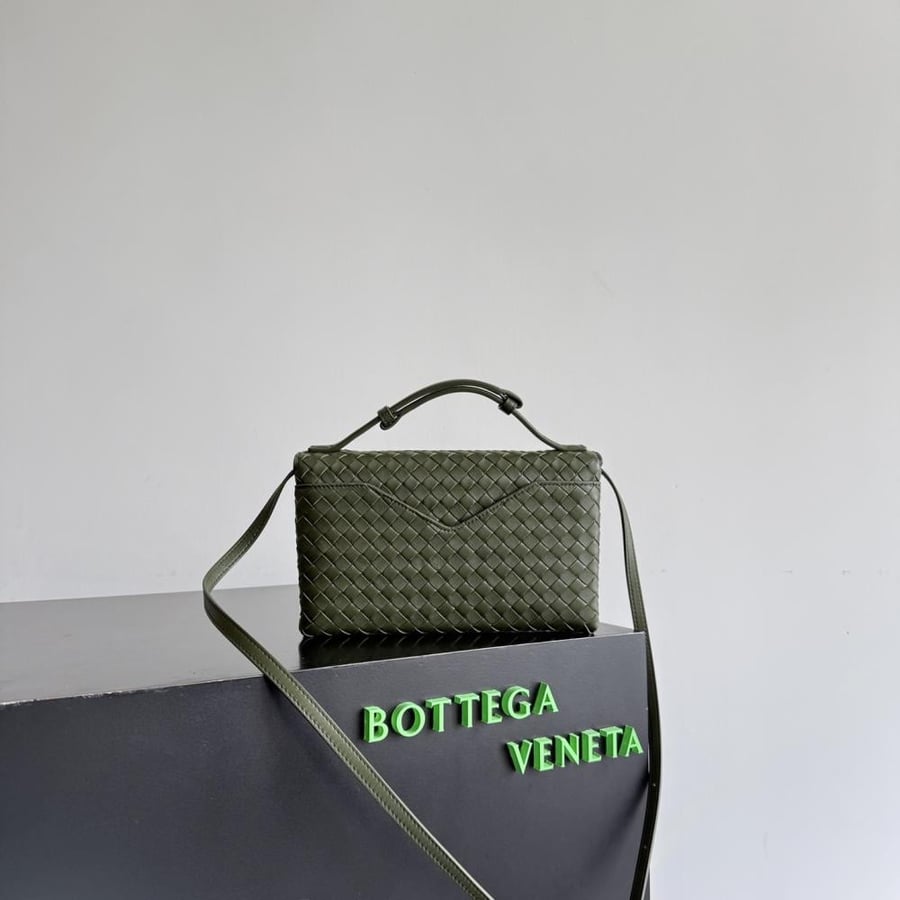 حقيبة Knot Lock من بوتيغا