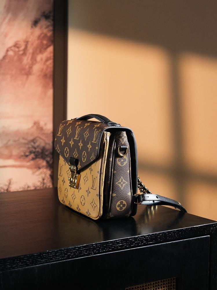 حقيبة Pochette metis backpack من لويس فيتون