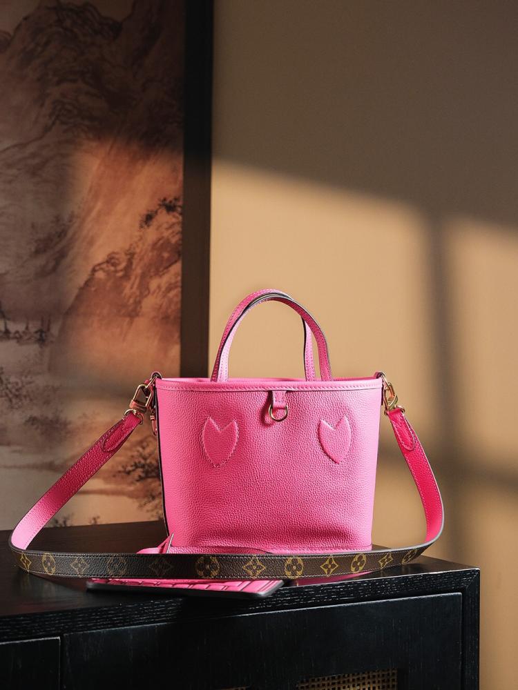 حقيبة Neverfull BB من لويس فيتون