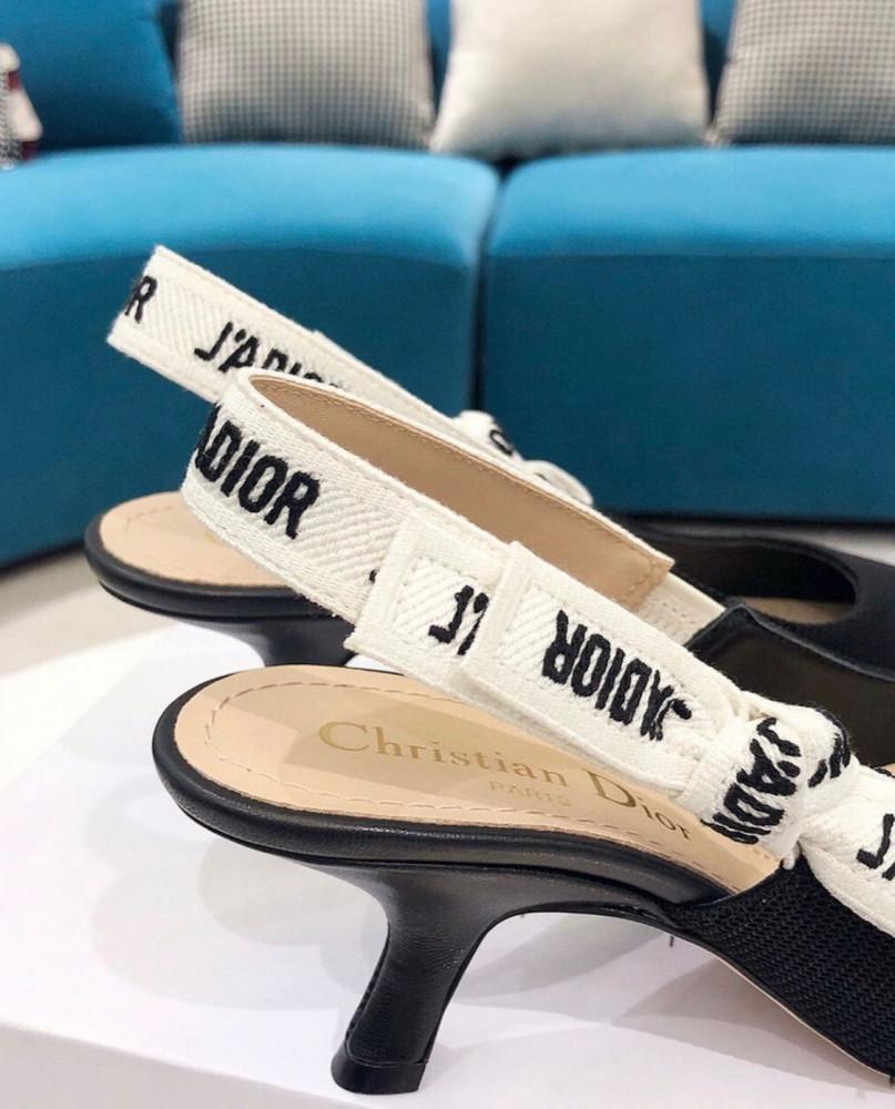 كعب J’Adior