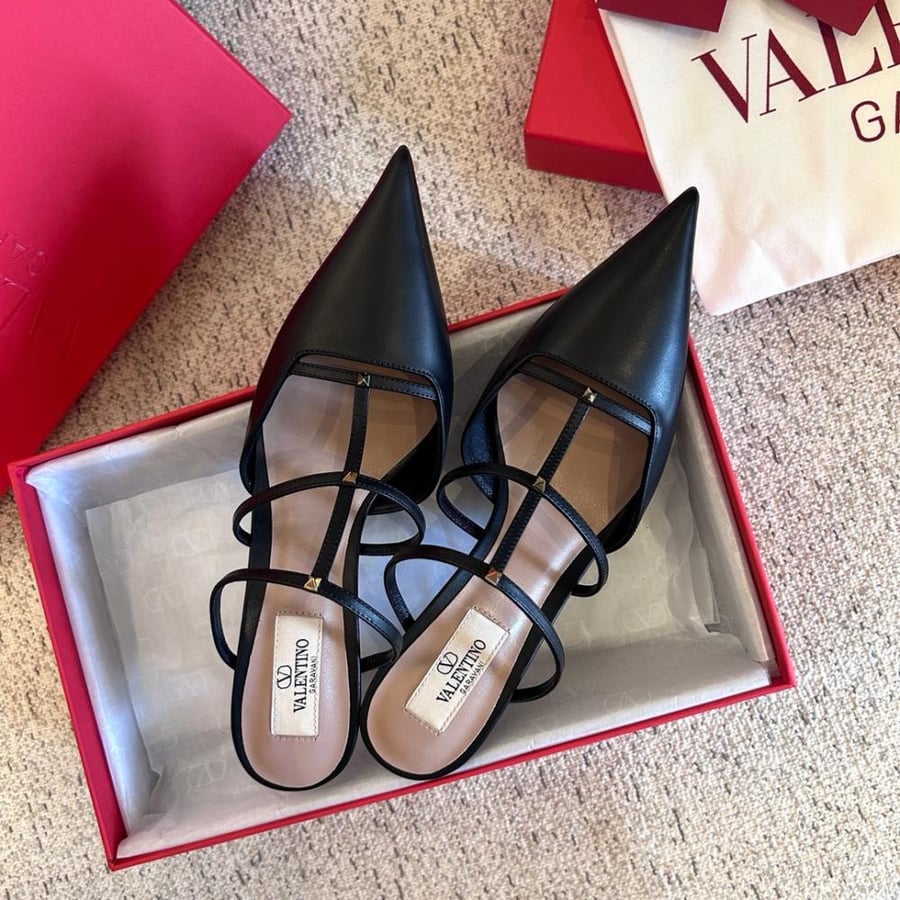 حذاء Garavani Rockstud من فالنتينو