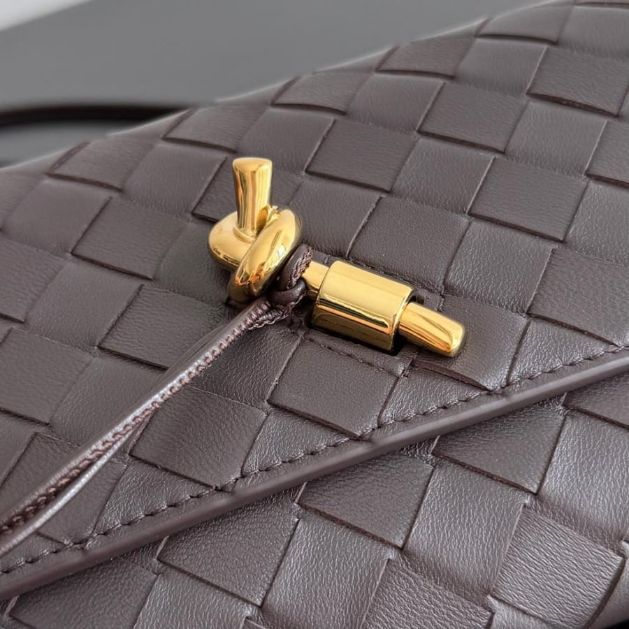 حقيبة Andiamo pouch من بوتيغا