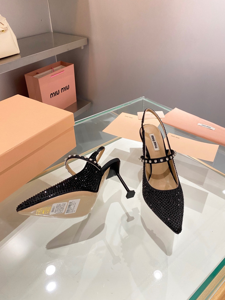 حذاء بكعب عالي من miumiu