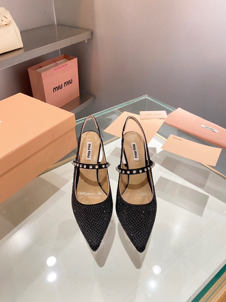حذاء بكعب عالي من miumiu
