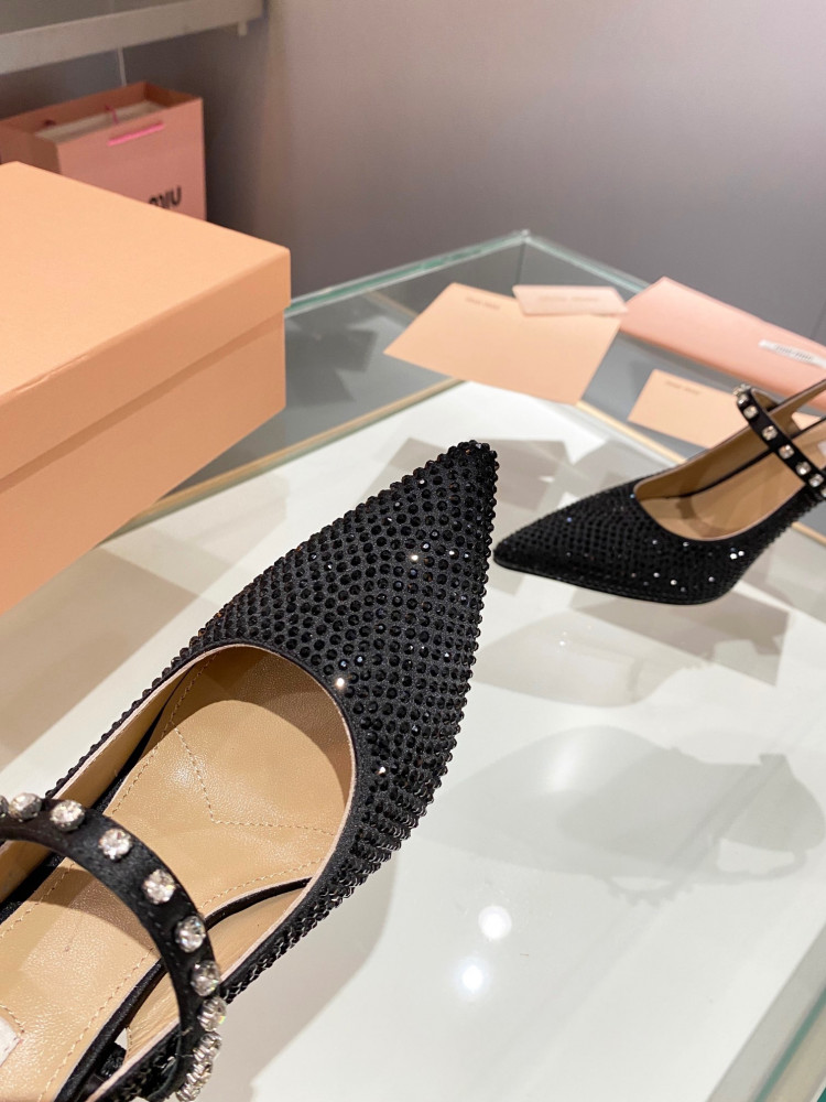 حذاء بكعب عالي من miumiu