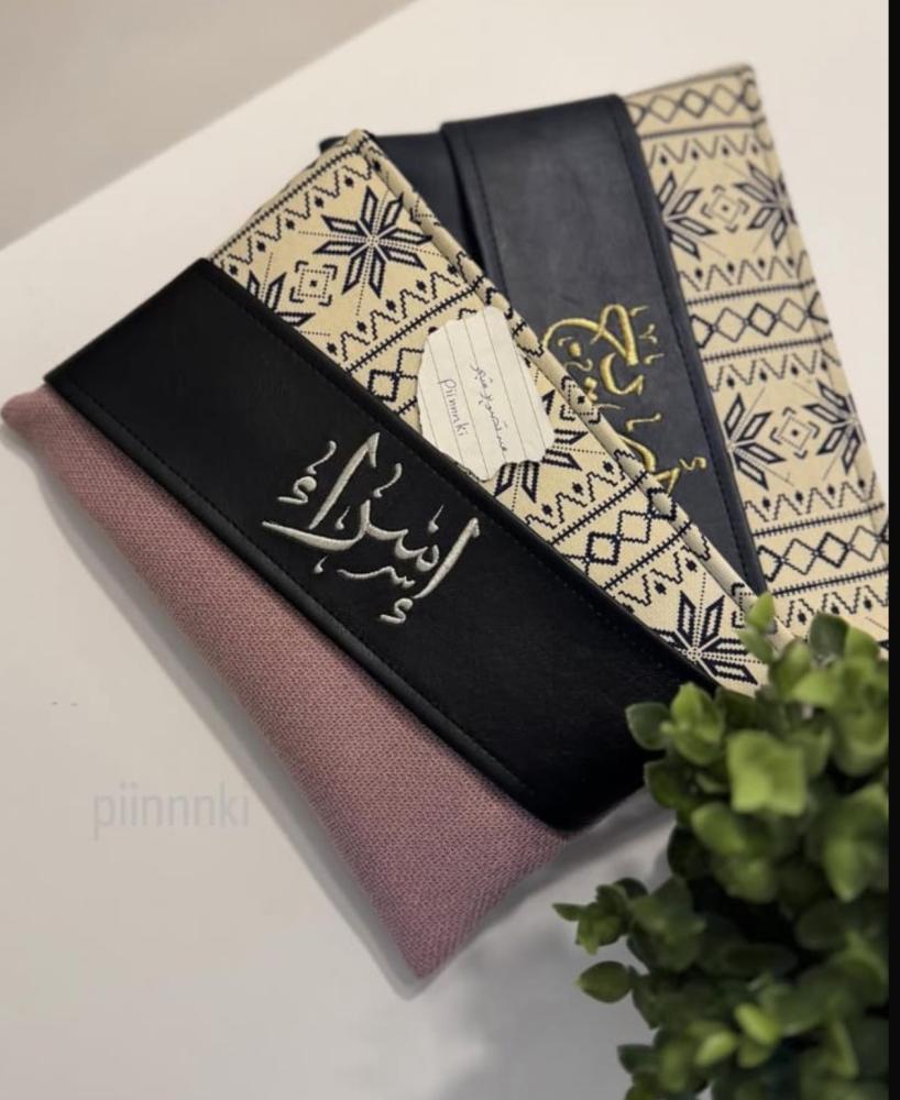 باوتش مصنوع من الخيش الناعم والجلد وقماش علوي مزخرف