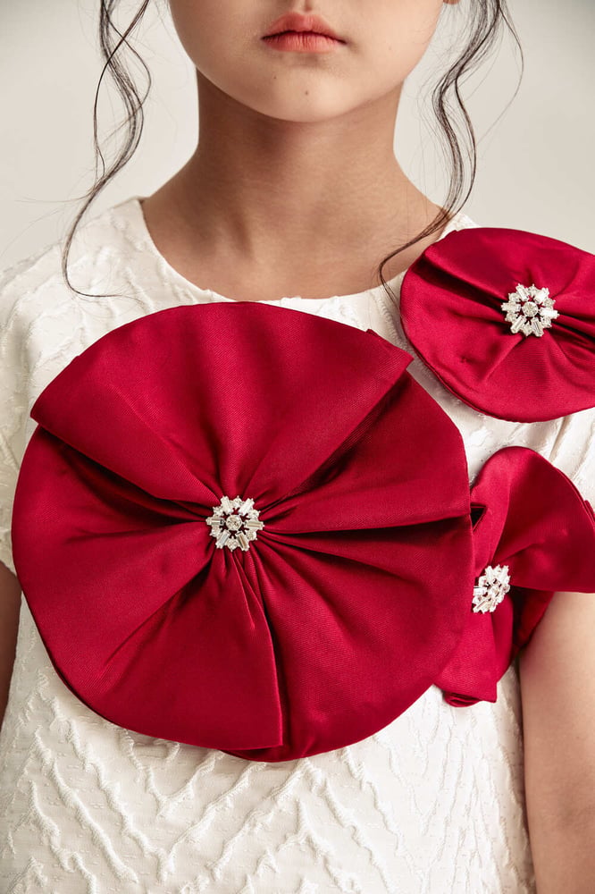 Dress decorated with prominent flowers