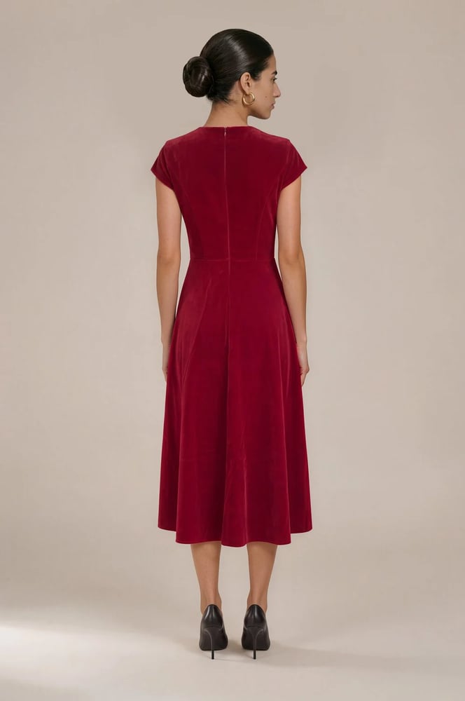 فستان شامواة أحمر ميدي بورود بارزة