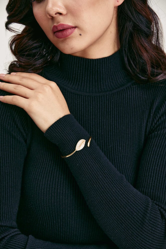 Gold leaf design bracelet