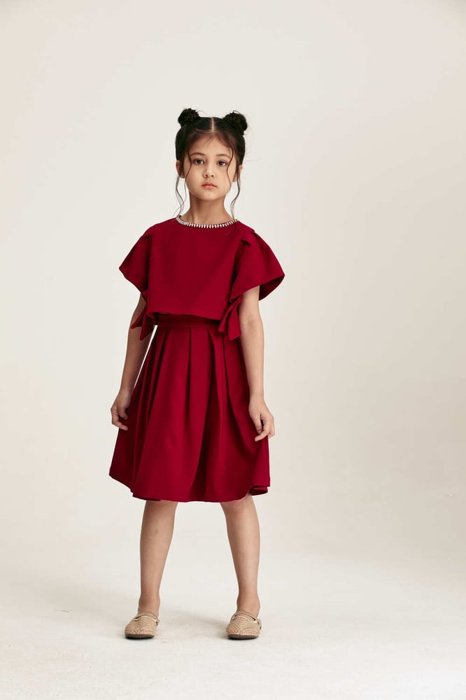 Wide pleated skirt