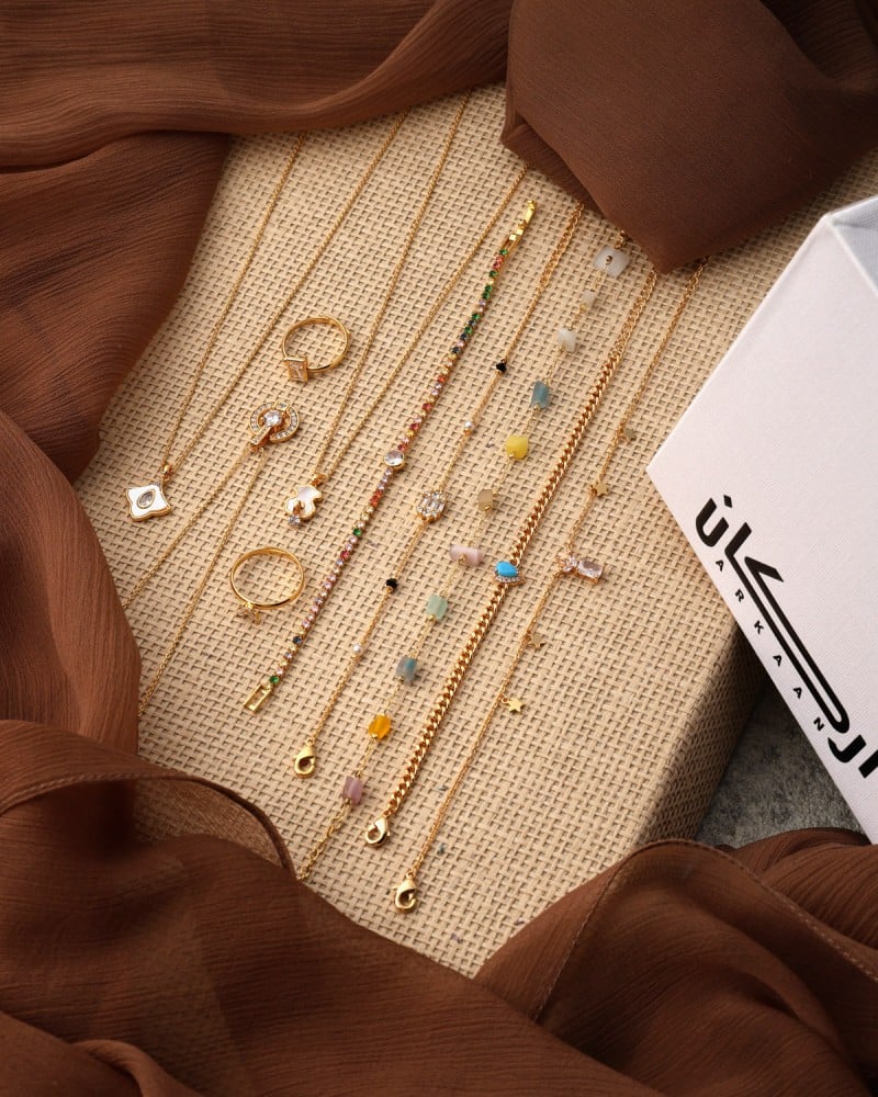 10 pieces elegant accessories in gold color