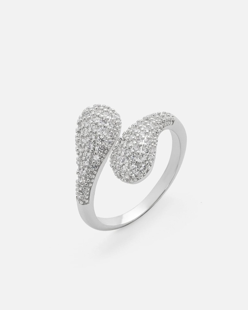 Women's ring with a classic design in silver color