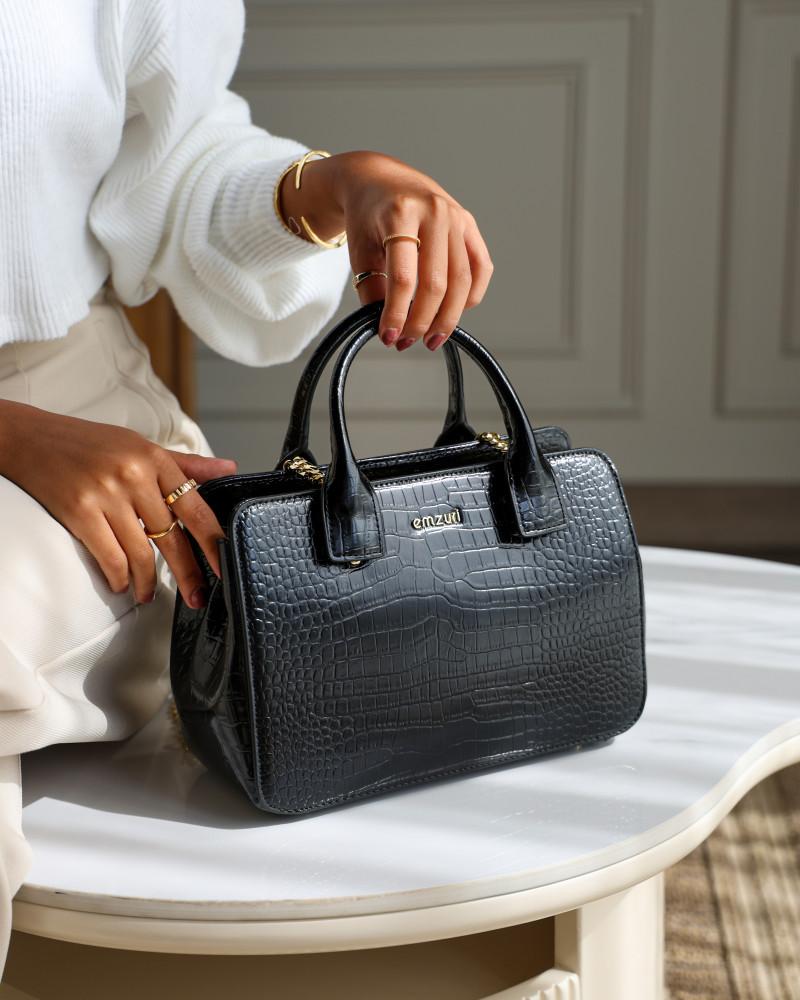 Women's Izumi Classic bag in black